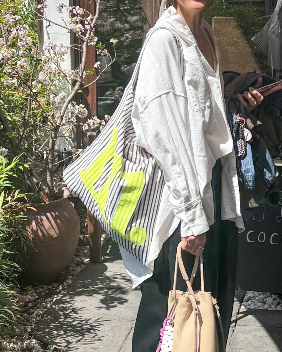 ONE SHOULDER TOTE