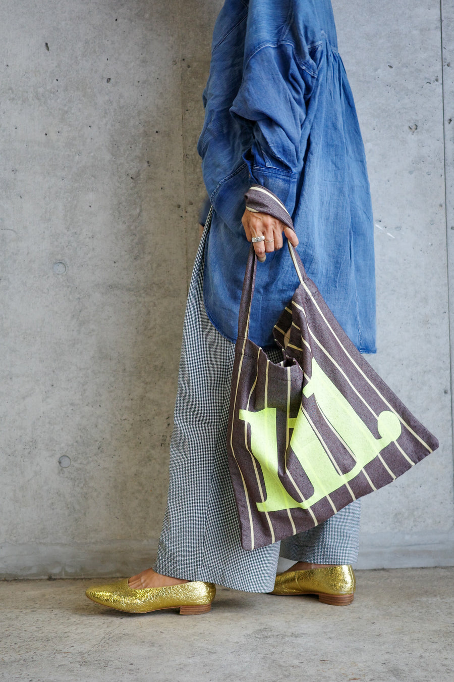 111 ONESHOULDER TOTE