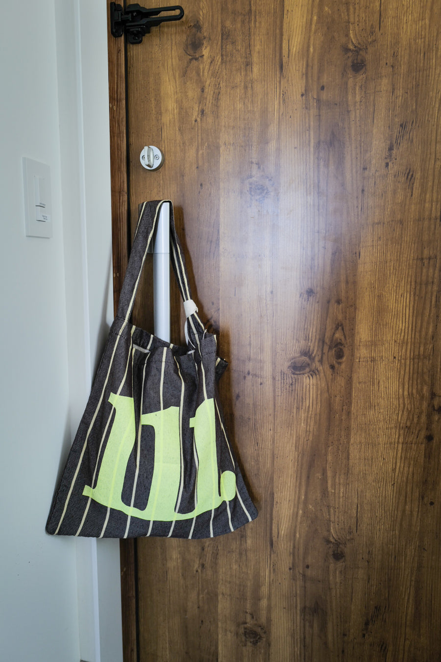 111 ONESHOULDER TOTE