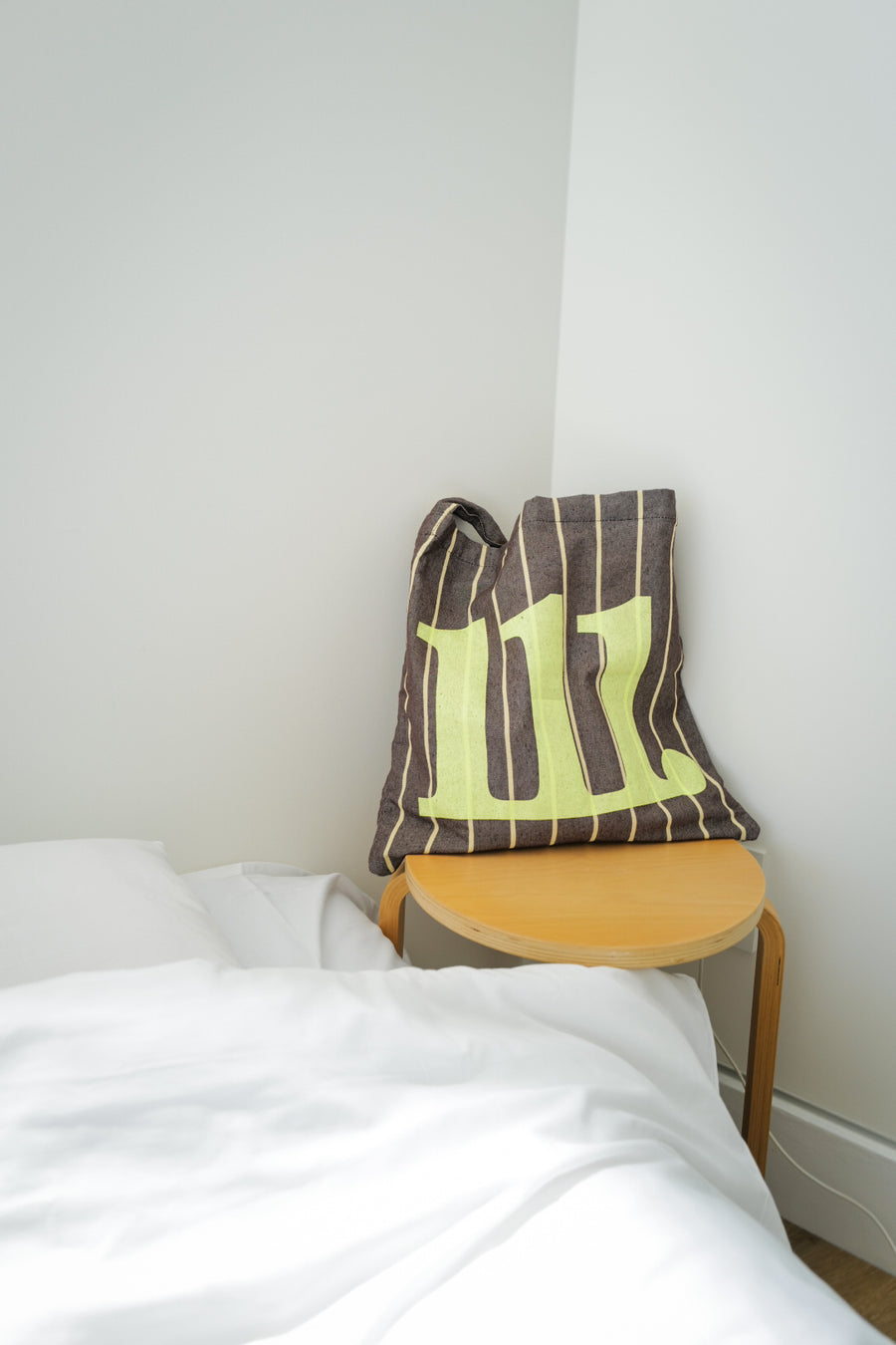 111 ONESHOULDER TOTE