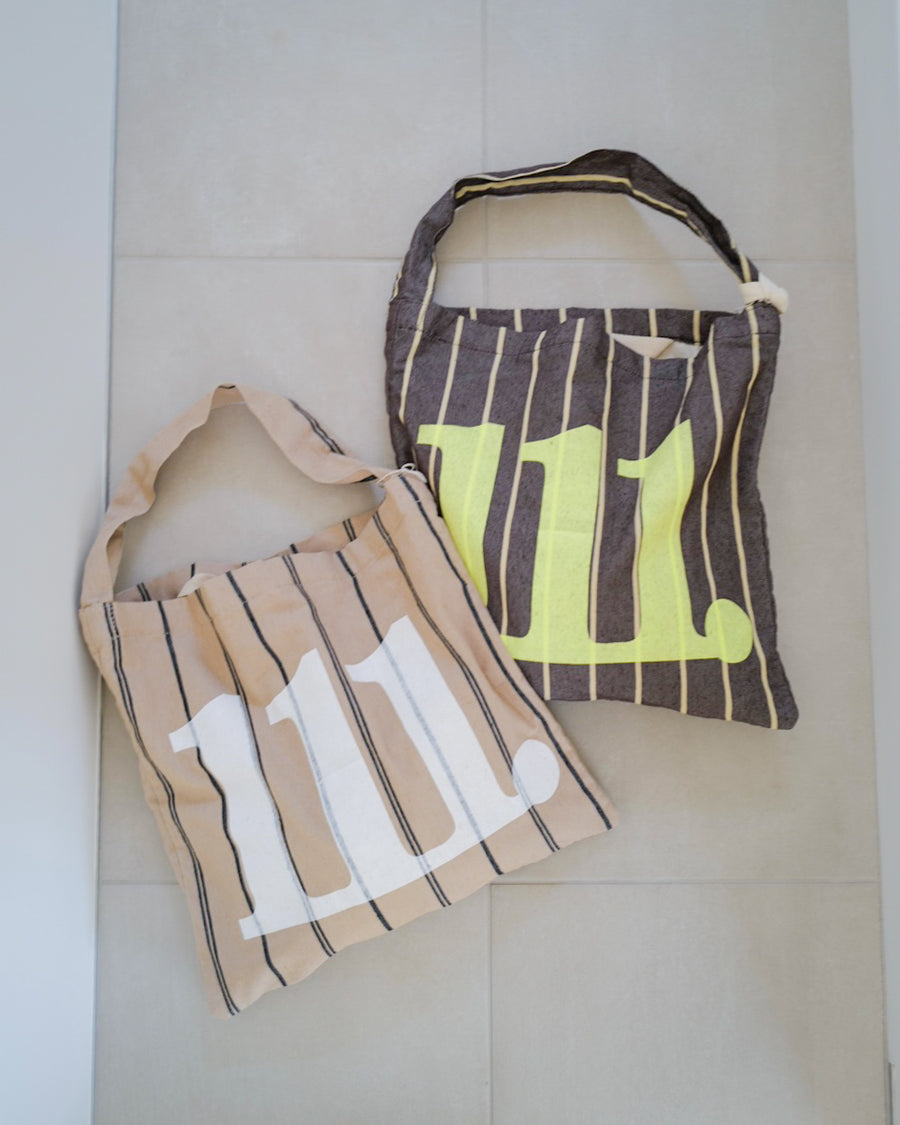111 ONESHOULDER TOTE